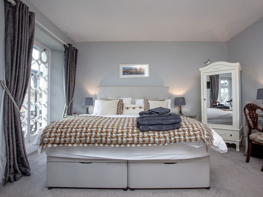 Master bedroom | Ranscombe House, Brixham