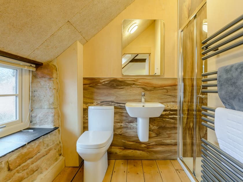 En-suite | Rodney, North Sunderland, Seahouses