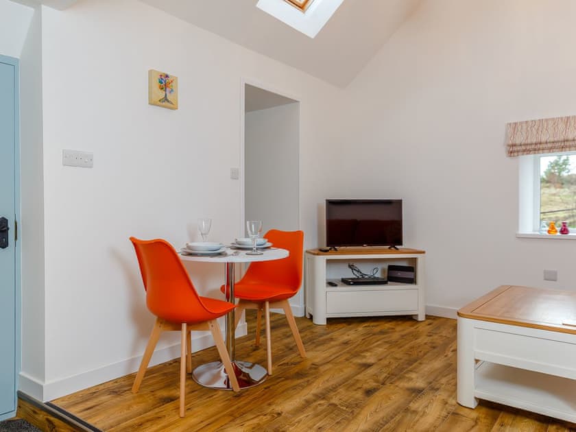 Dining Area | Cobbler’s Cottage, Glendale