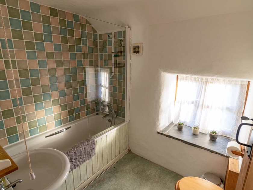 Bathroom | The Coach House, Mathry
