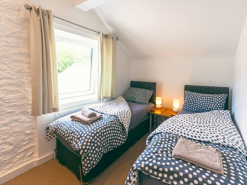 Twin bedroom | Oak Cottage - Blagdon House Country Cottages, Blagdon, near Paignton