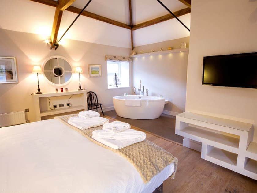 Double bedroom | Hayloft - Dalesend Cottages, Patrick Brompton, Bedale
