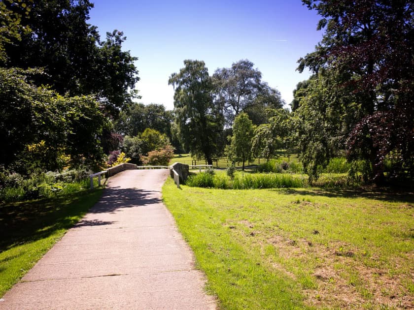 Garden and grounds | Hayloft - Dalesend Cottages, Patrick Brompton, Bedale