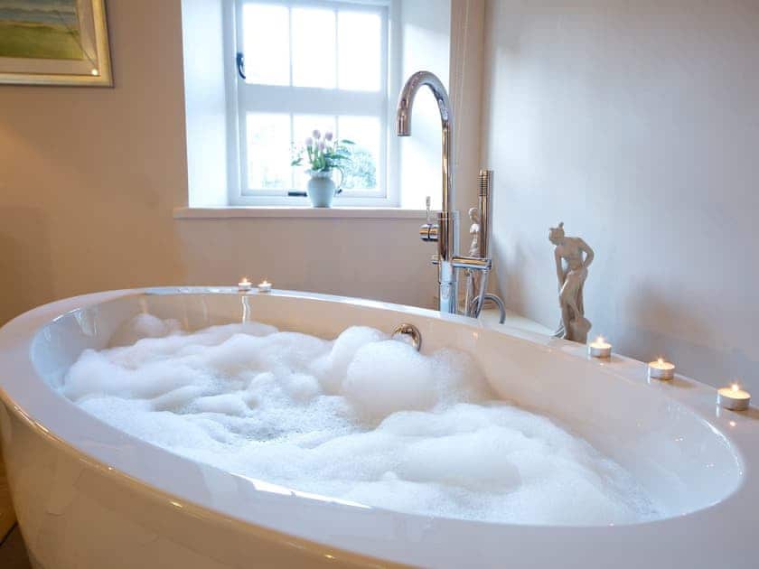 Bathroom | Hayloft - Dalesend Cottages, Patrick Brompton, Bedale