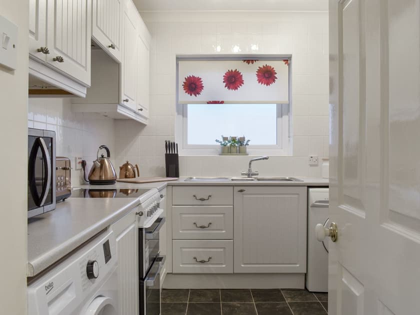 Kitchen | Sea Views Three - 38 - Sea View Cottages, Knipe Point, near Cayton