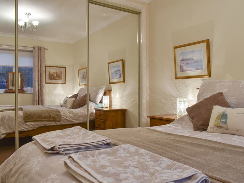 Double bedroom | Sea Views Three - 38 - Sea View Cottages, Knipe Point, near Cayton