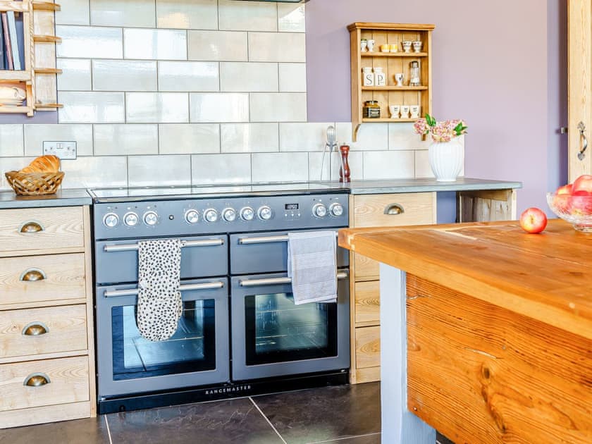 Kitchen | Glowty Newydd - Y Tai Fferm, Llandissilio, near Narberth