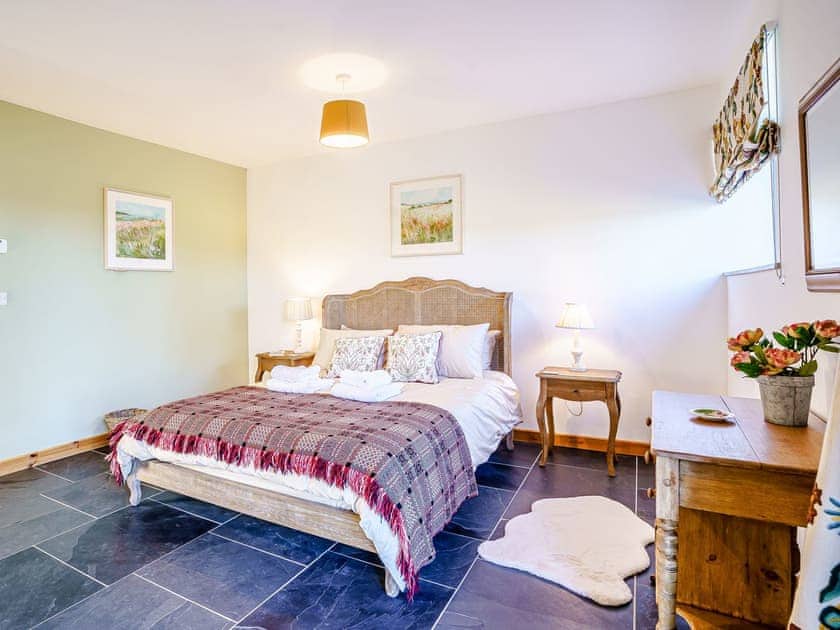 Double bedroom | Glowty Newydd - Y Tai Fferm, Llandissilio, near Narberth