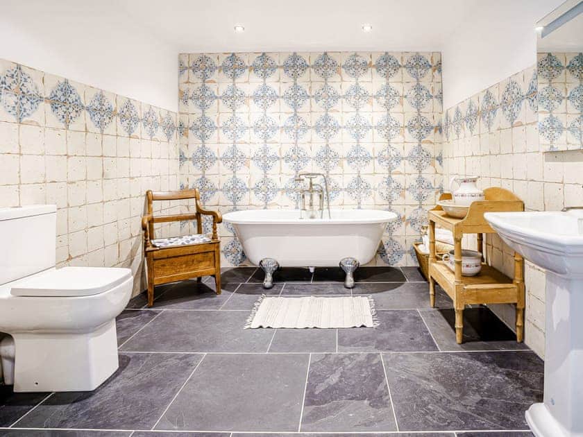 Bathroom | Glowty Newydd - Y Tai Fferm, Llandissilio, near Narberth