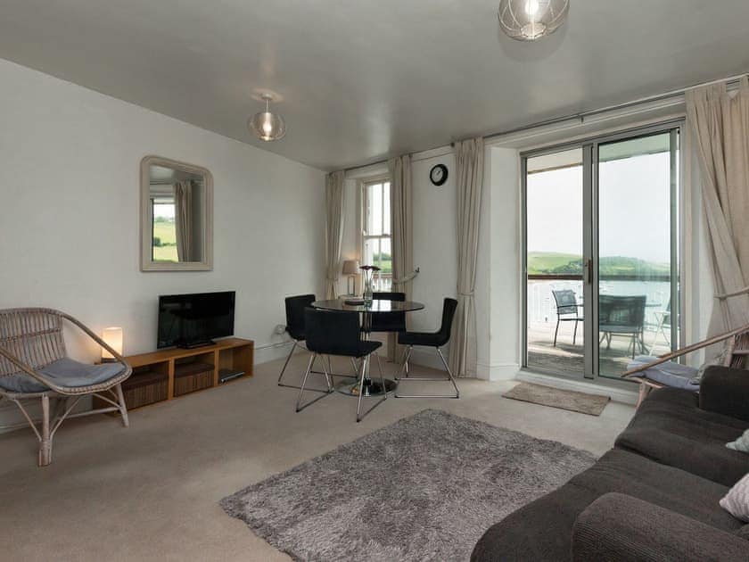 Welcoming living and dining room with balcony access | Salcombe 31, Salcombe