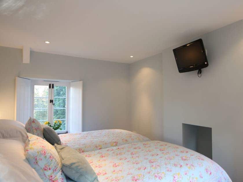 Twin bedroom | Tintern Abbey Cottage, Tintern
