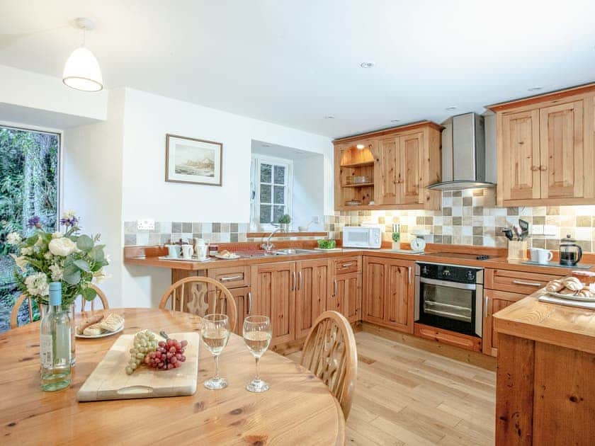 Kitchen/diner | Milbourne Cottage - Tuckenhay Mill, Bow Creek, between Dartmouth and Totnes