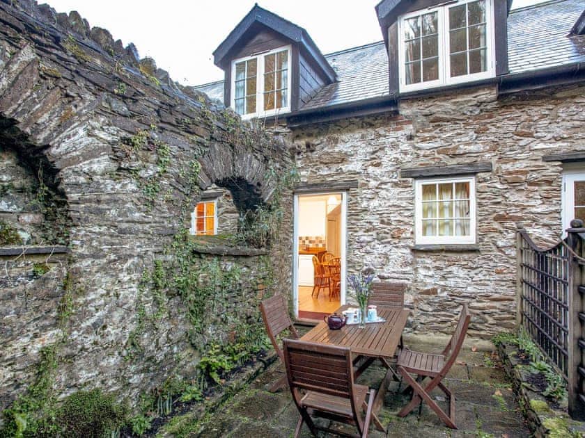 Sitting-out-area | Milbourne Cottage - Tuckenhay Mill, Bow Creek, between Dartmouth and Totnes