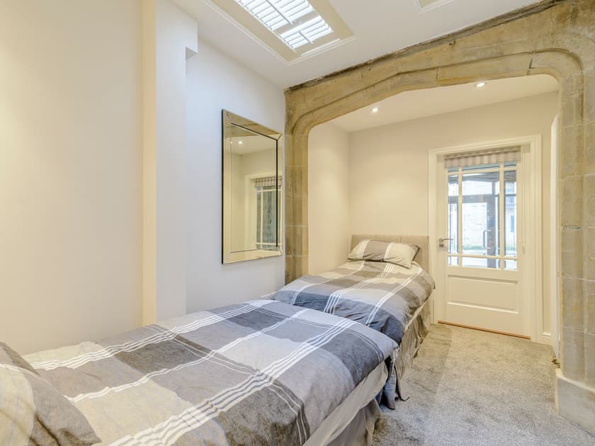 Twin bedroom | Friars Corner, Richmond
