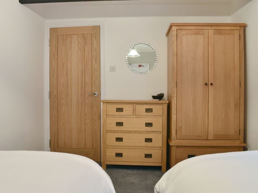 Twin bedroom | The Arches - Rose Apartments, Whitby