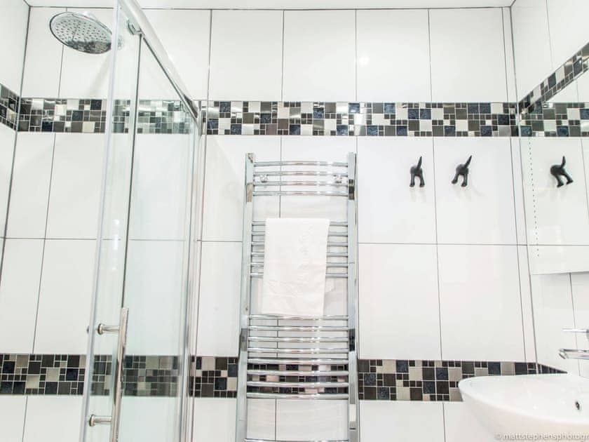 En-suite | Apartment 3 - Alum Chine, Westbourne, near Bournemouth