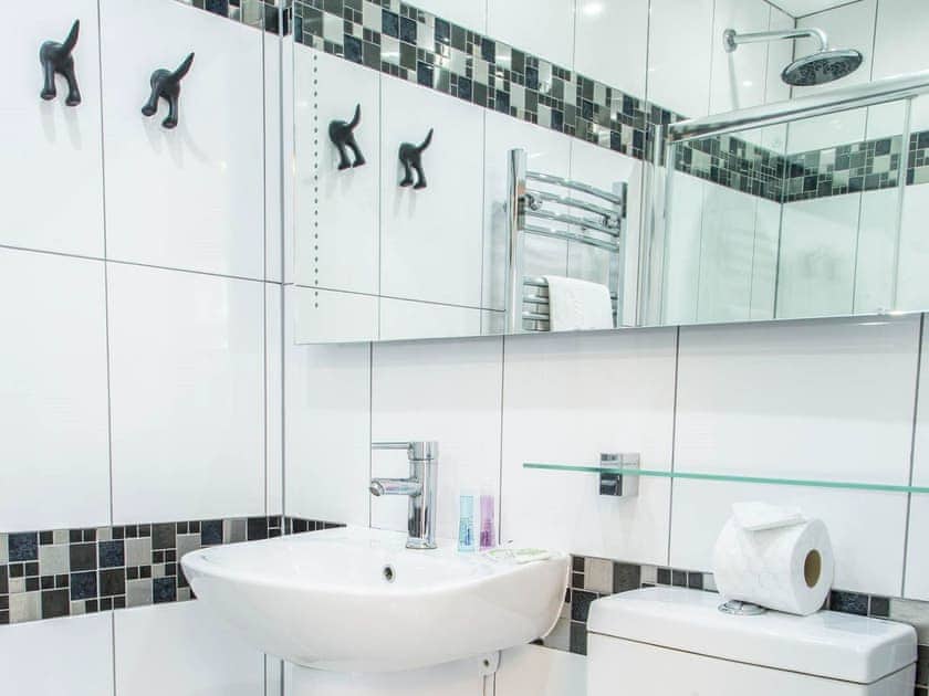 En-suite | Apartment 3 - Alum Chine, Westbourne, near Bournemouth