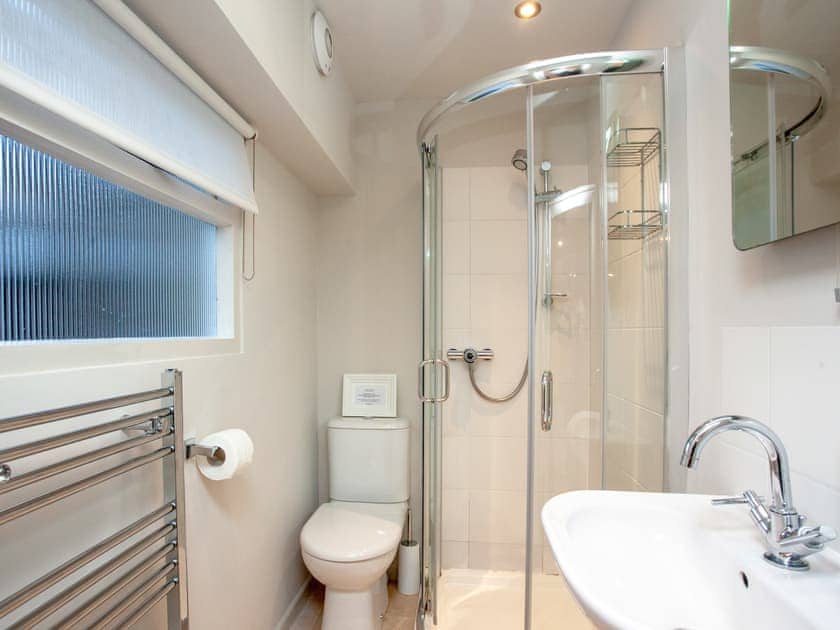 Shower room | Courtenay Cottage, Salcombe