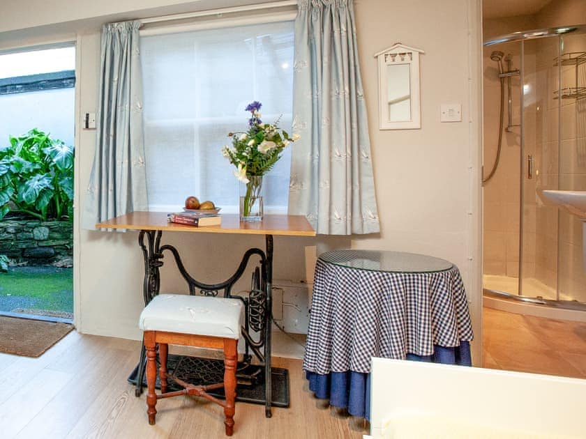 Hallway | Courtenay Cottage, Salcombe