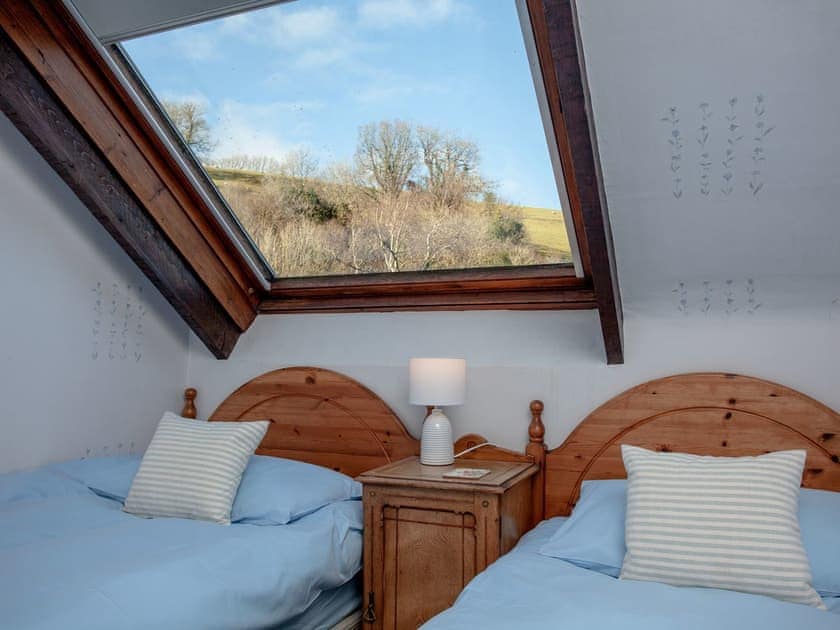 Light and airy twin bedroom with cot | Waterwheel - Tuckenhay Mill, Bow Creek, between Dartmouth and Totnes