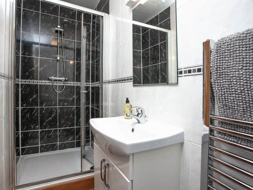 En-suite | The Shippen - The Threshing Barn and The Shippen, Bucks Cross, near Bideford