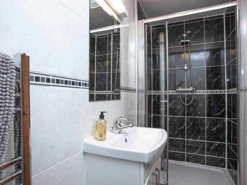En-suite | The Shippen - The Threshing Barn and The Shippen, Bucks Cross, near Bideford