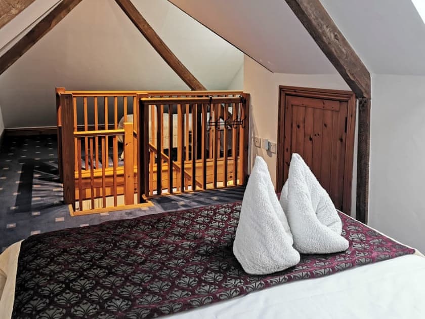 Double bedroom | White Wing - The Compasses Inn Cottages, Damerham, near Fordingbridge