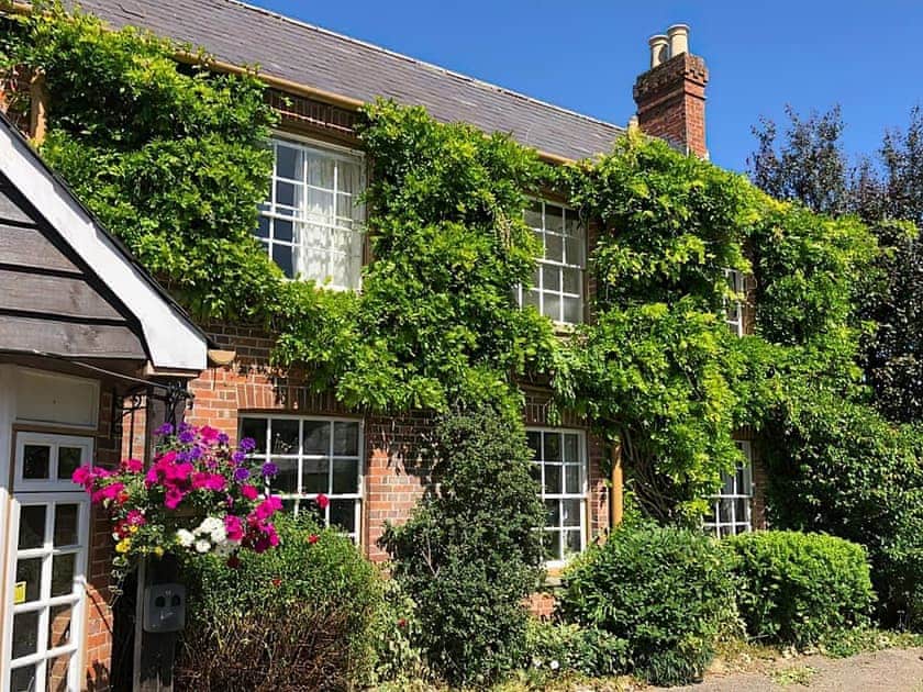 Beer garden of the Compasses Inn opposite to the holiday home | Blue Charm, White Wing - The Compasses Inn Cottages, Damerham, near Fordingbridge