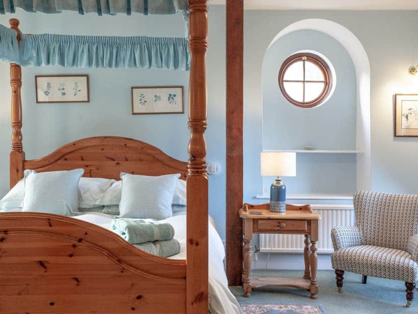 Master bedroom | Tuckenhay Mill House - Tuckenhay Mill, Bow Creek, between Dartmouth and Totnes