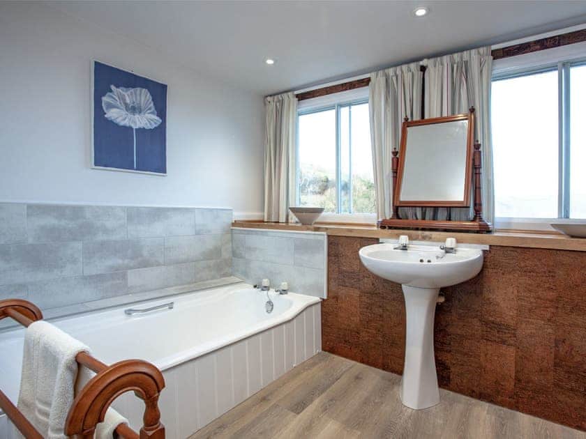Bathroom | Tuckenhay Mill House - Tuckenhay Mill, Bow Creek, between Dartmouth and Totnes
