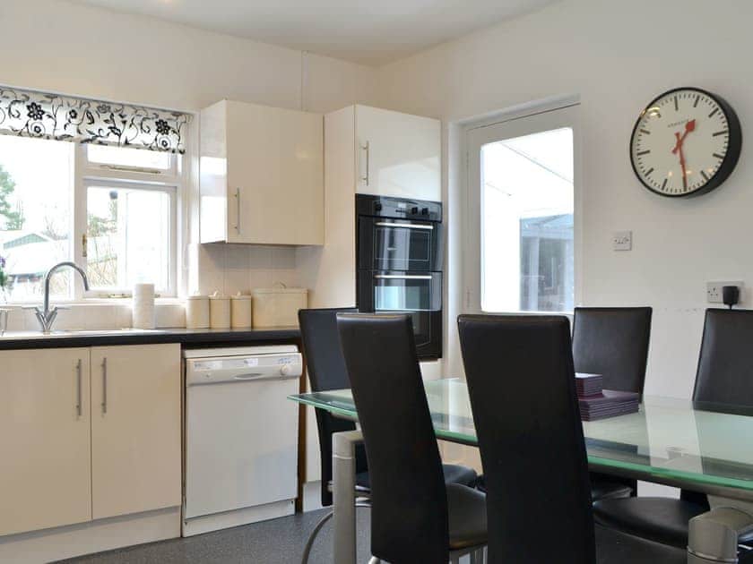 Kitchen/diner | Rosthwaite Bungalow - Rosthwaite Cottages, Windermere