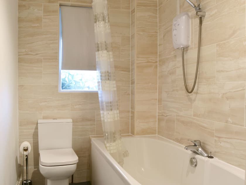 Bathroom | Rosthwaite Bungalow - Rosthwaite Cottages, Windermere