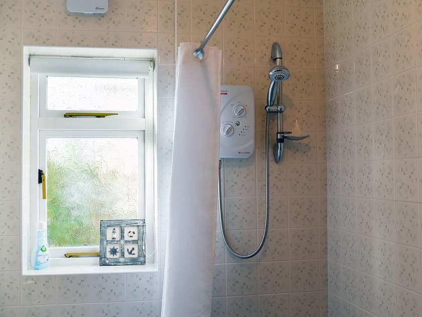 Bathroom | Court Apartment - Acacia Apartments, Llandudno
