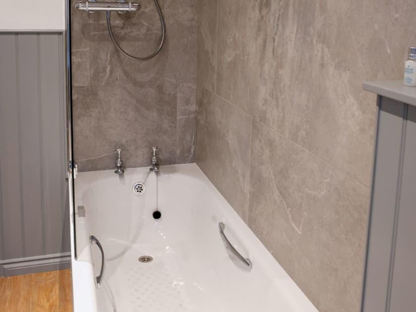 Bathroom | Stableyard Apartment - Drumlanrig Castle, Thornhill, near Dumfries