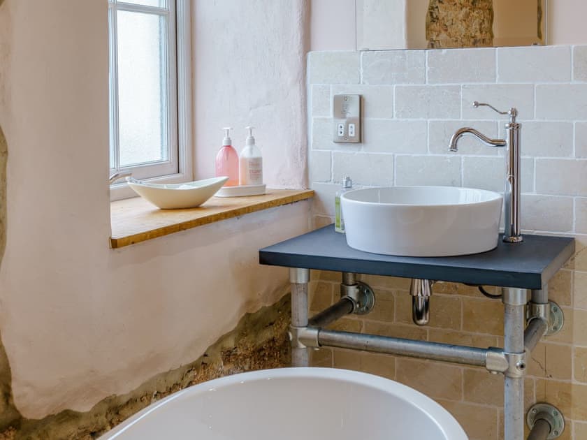 En-suite | The Cornstore - Musselwick Farm, St Brides