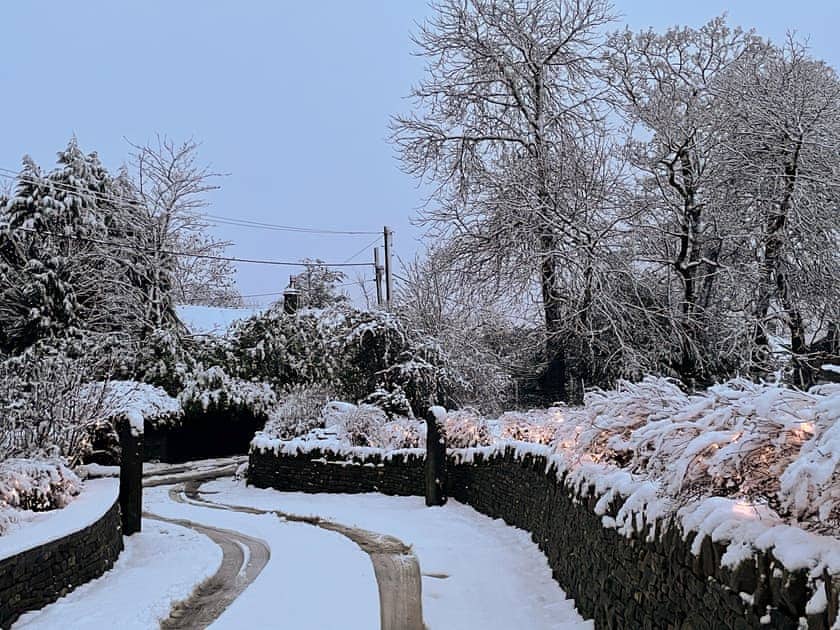 The driveway dressed for Christmas. Whatever the season, our guests love to walk in the surrounding countryside | Willow Cottage at Naze Farm, Sycamore Cottage at Naze Farm - Naze Farm, Chinley