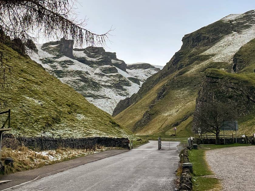 Just 20 minutes drive away is Castleton with its caverns and Blue John Mines as well as spectacular Winnats Pass | Sycamore Cottage at Naze Farm, Willow Cottage at Naze Farm - Naze Farm, Chinley