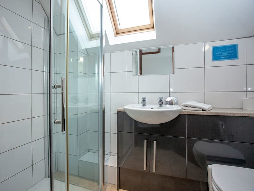 En-suite | Swift - Newhouse Barton, Ipplepen, near Totnes