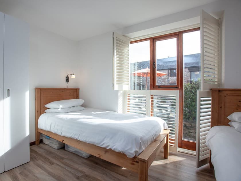 Twin bedroom | Swift - Newhouse Barton, Ipplepen, near Totnes