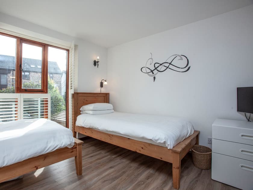 Twin bedroom | Swift - Newhouse Barton, Ipplepen, near Totnes