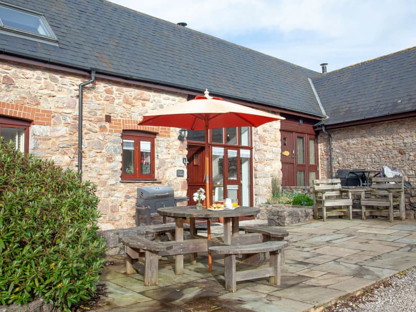 Sitting-out-area | Swift - Newhouse Barton, Ipplepen, near Totnes