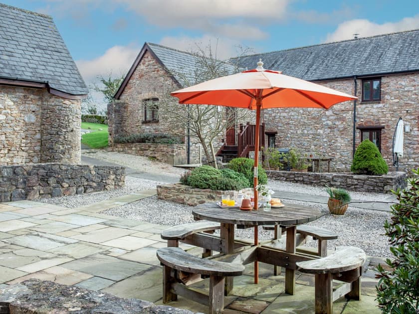 Sitting-out-area | Swift - Newhouse Barton, Ipplepen, near Totnes