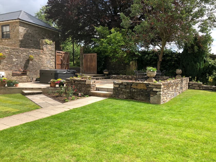Guest Use and Hot Tub Area | Veltham House Cottage, Bampton Nr Tiverton