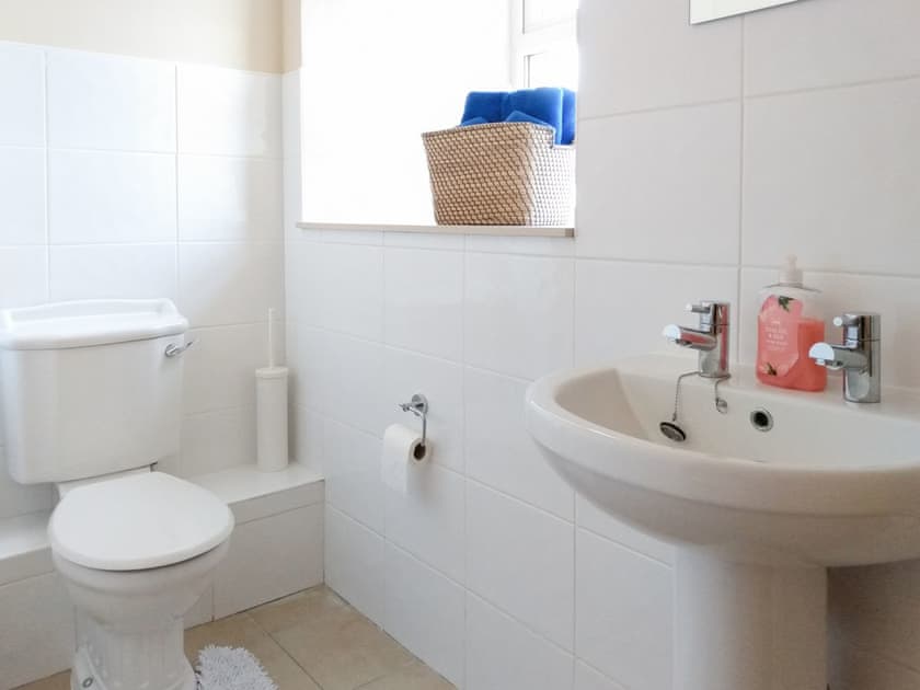 Bathroom | Darnhay Milkhouse - Darnhay Cottages, Mauchline, near Ayr