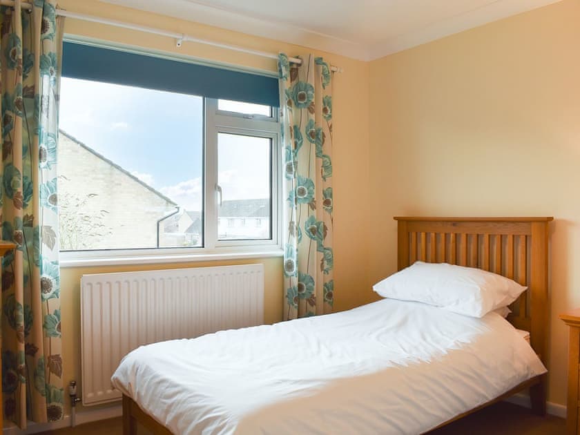 Twin bedroom | Torvean, Wareham