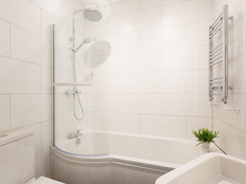 Bathroom | 3 Monkbar Mews - City Apartments, York