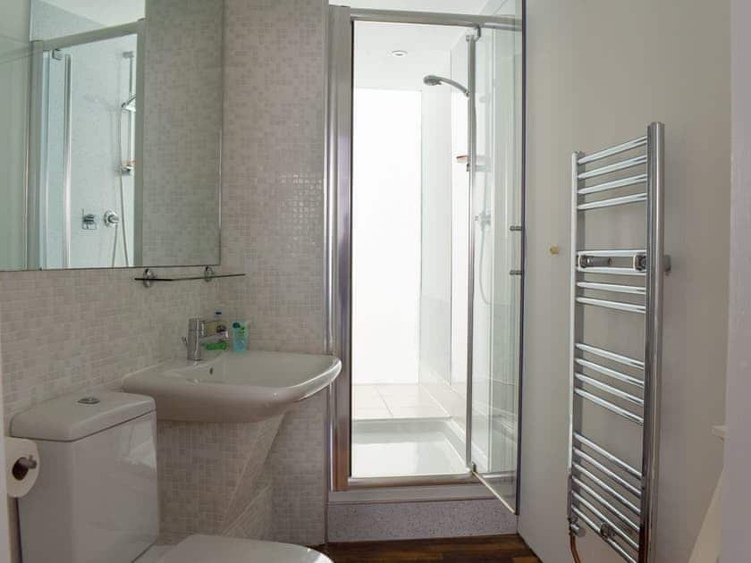 Shower room | 27 Nautilus, Westward Ho!