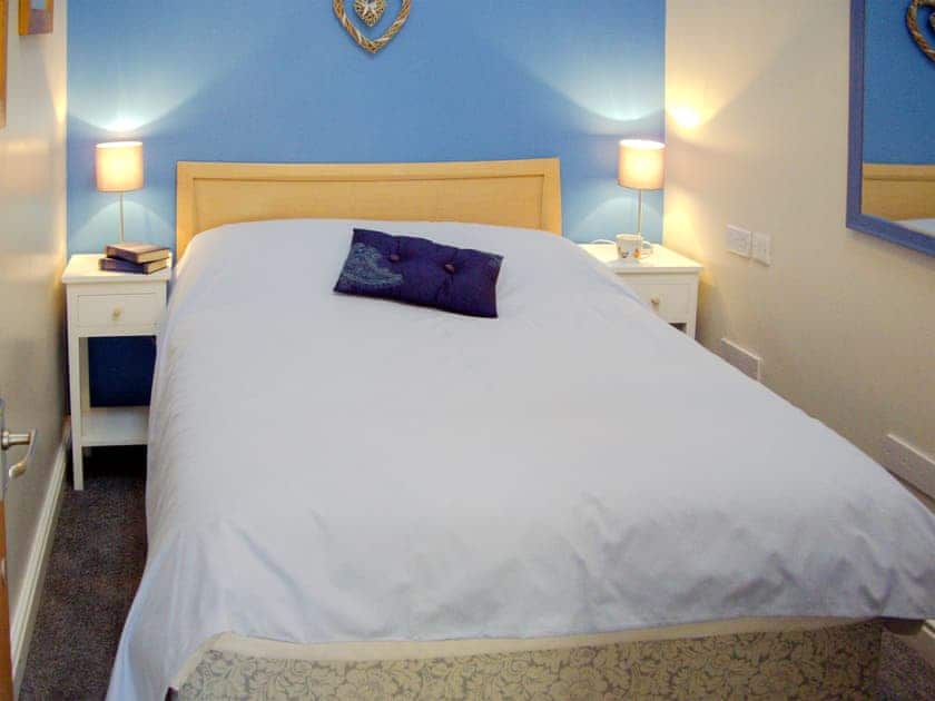 Double bedroom | Peacock Barn, Timberland, near Woodhall Spa