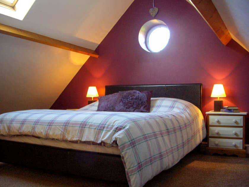 Double bedroom | Peacock Barn, Timberland, near Woodhall Spa