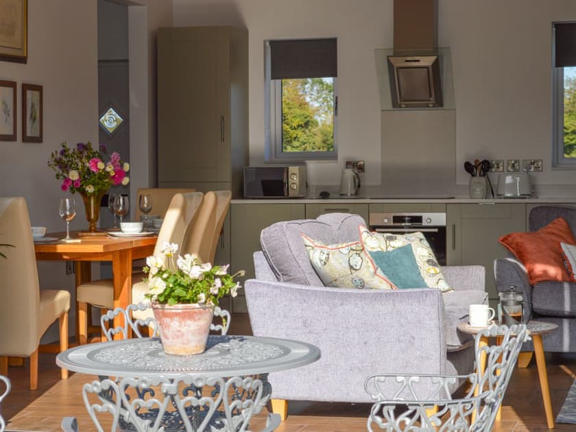 Open plan living space | 1 - Tanyard Cottages, Waltham